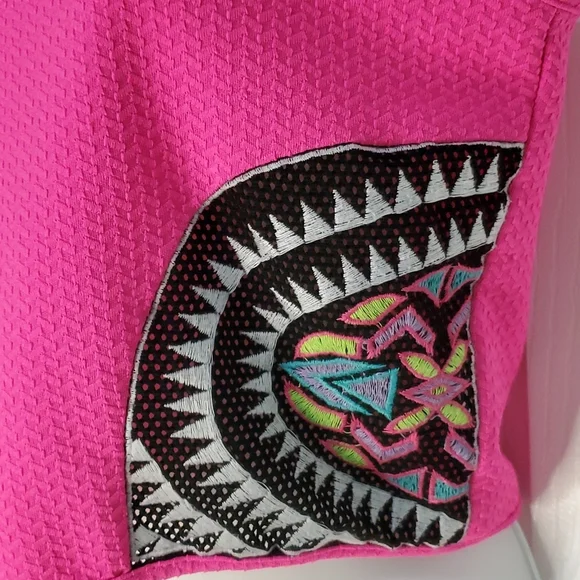 LULUMARI HOT PINK LARGE EMBROIDERED CROP TOP - Picture 4 of 6